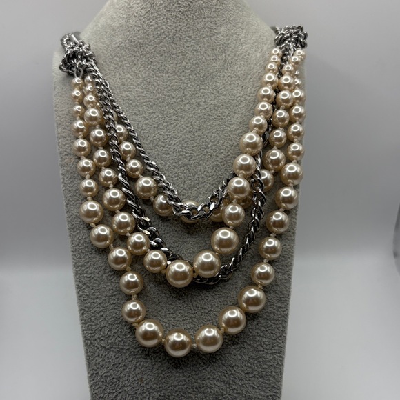 T Tahari Jewelry - T Tahari Silver and Cream Pearl Necklace 18-19”